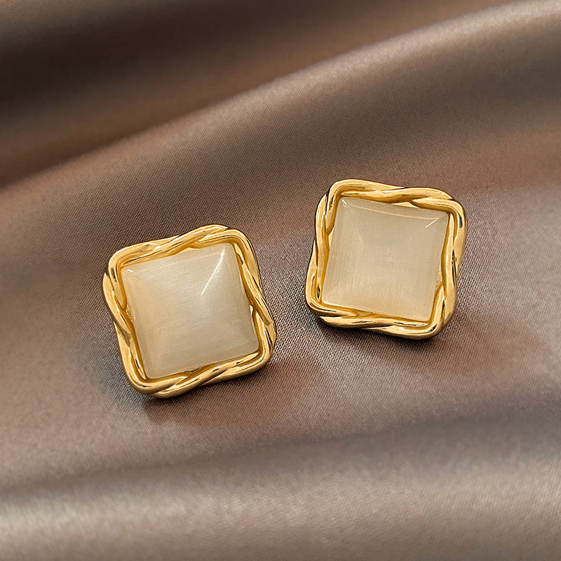 Cat's Eye Flower Earrings